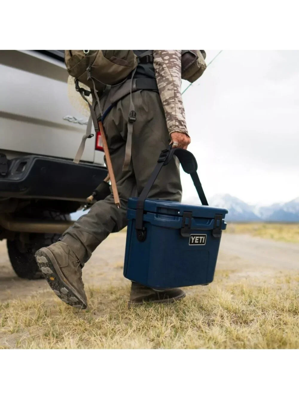YETI Roadie 15 Hard Cooler in Navy Blue with tags Travel Outdoors